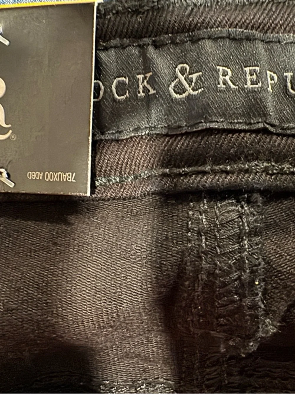 Rock & Republic Black Skinny Jeans - Picture 5 of 6